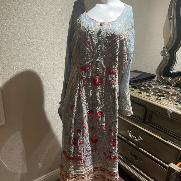 Pakistani branded dress - Picture 10 of 16